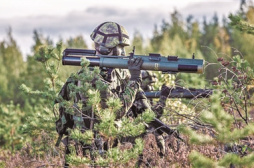 芬兰加购武器装备为防俄？