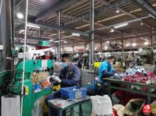 廣東龍門：企業發放禮包福利 鼓勵員工就地過年