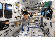中国女航天员王亚平在空间站向全球女性致以节日祝福