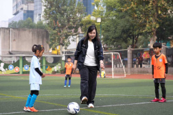 开展校园足球，这所亚洲足球展望学校是怎么做的？